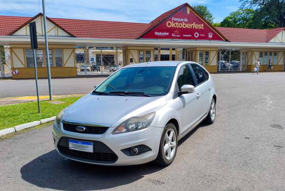 FORD FOCUS 2.0 GLX 16V FLEX 4P AUTOMÁTICO FORD FOCUS 2.0 GLX 16V FLEX 4P AUTOMÁTICO